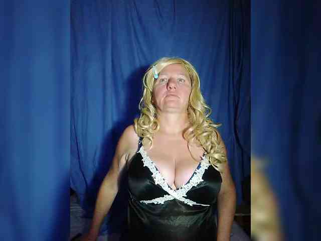 FameLara webcam