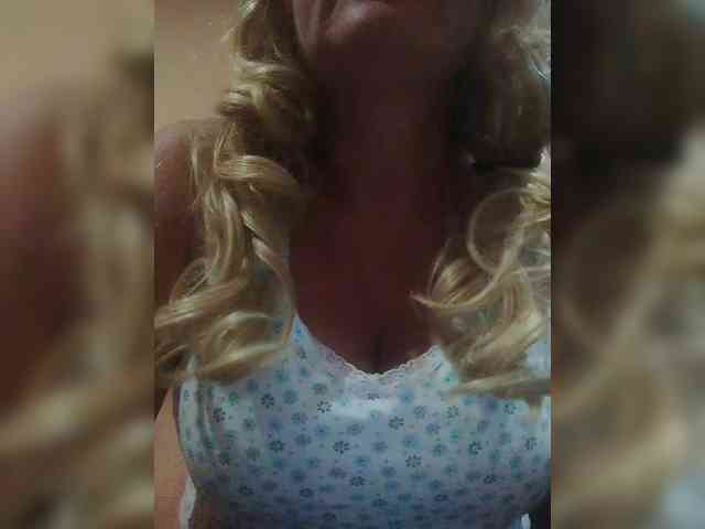 FameLara webcam