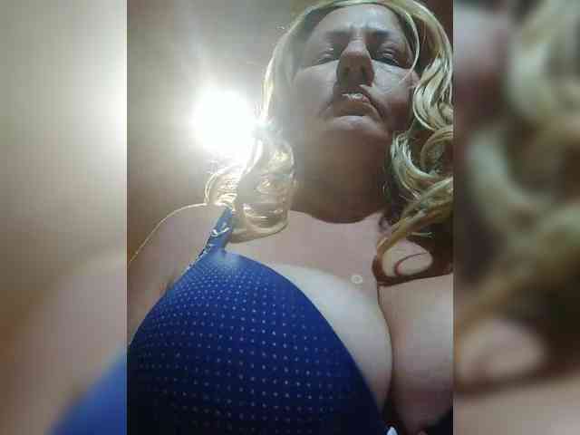 FameLara webcam
