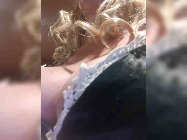 FameLara webcam