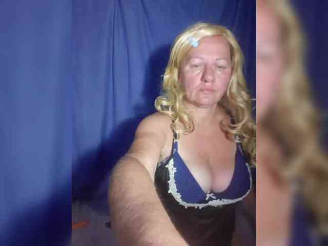 FameLara webcam