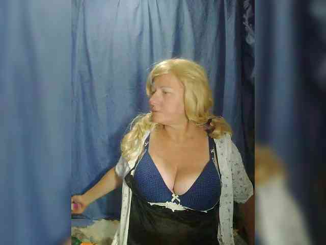FameLara webcam