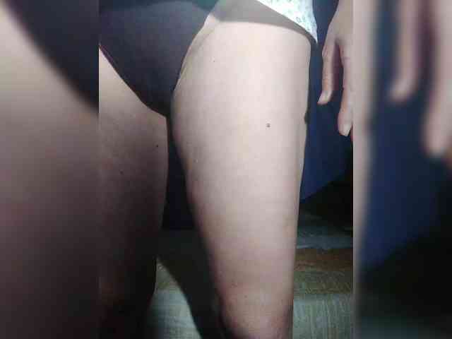 FameLara webcam