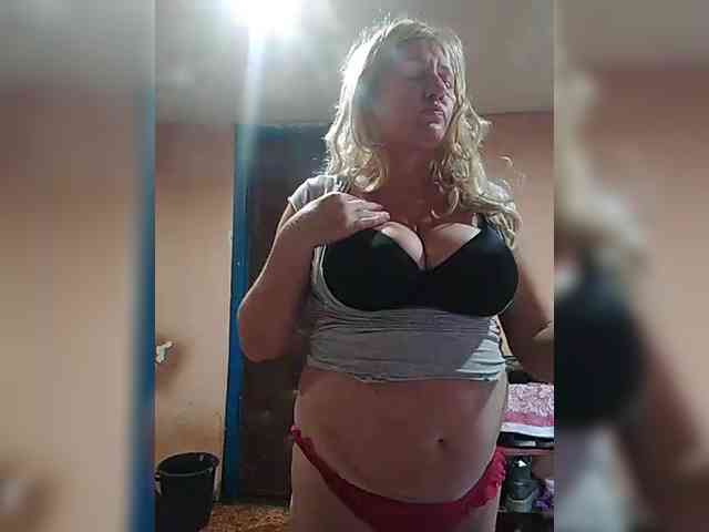 FameLara webcam