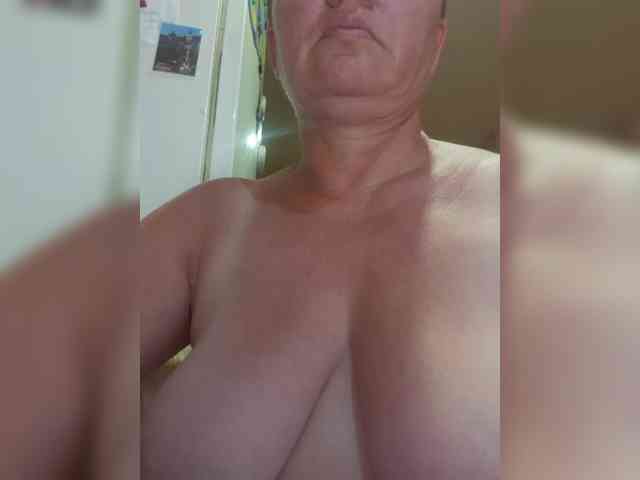 FameLara webcam