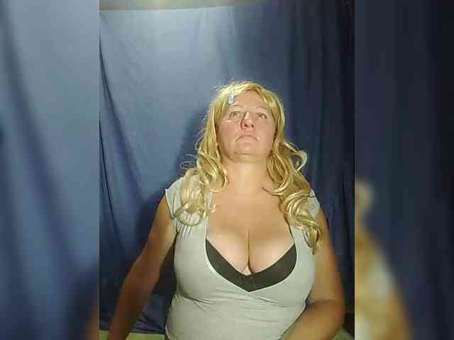 FameLara webcam