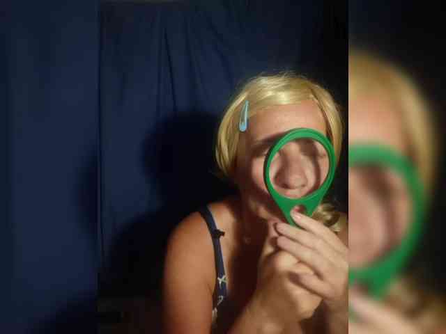 FameLara webcam