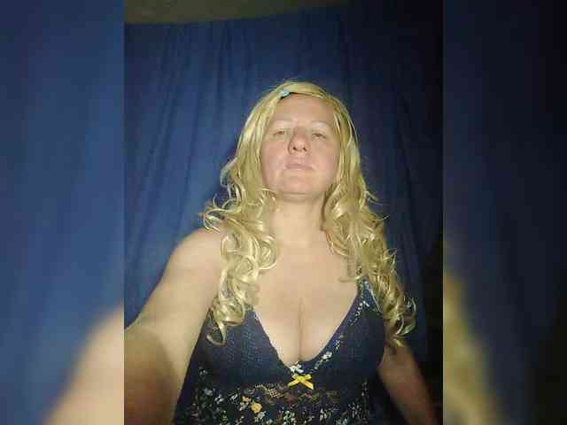 FameLara webcam