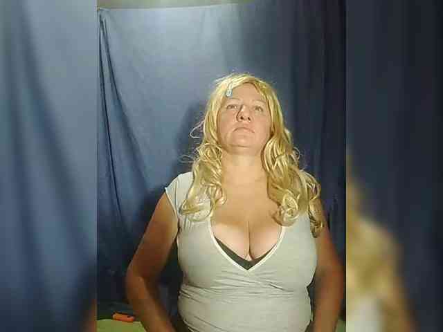 FameLara webcam