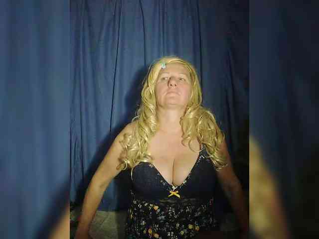 FameLara webcam