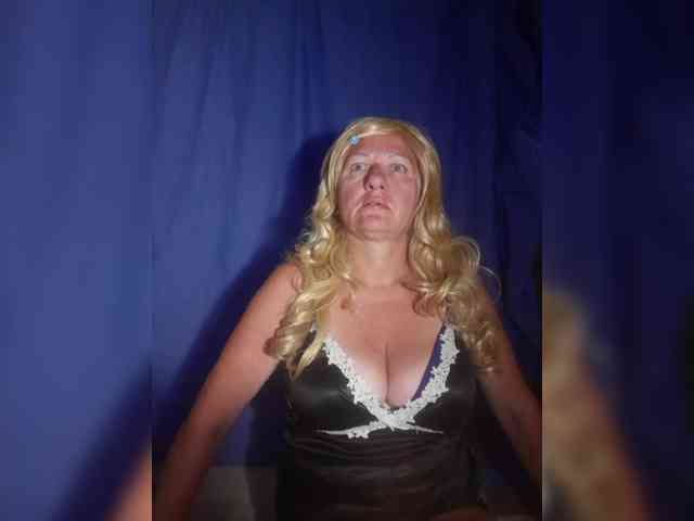 FameLara webcam