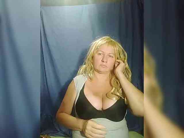 FameLara webcam