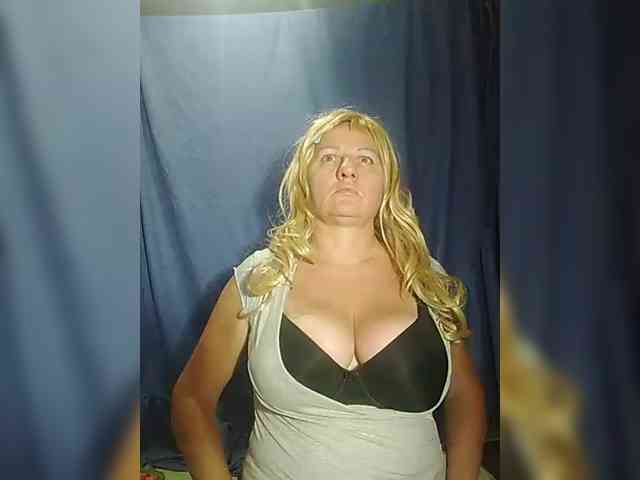 FameLara webcam