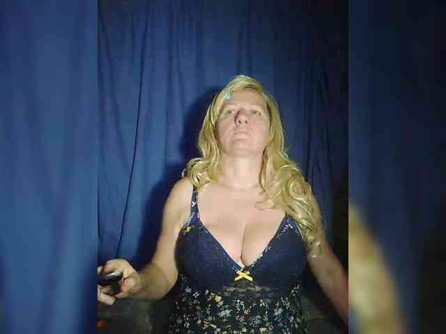 FameLara webcam