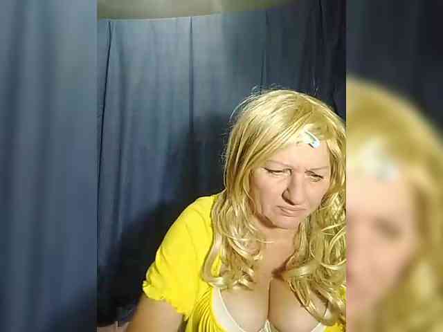 FameLara webcam
