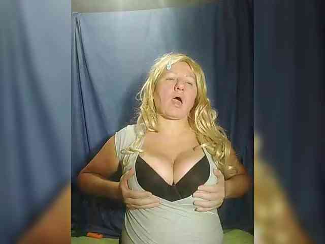 FameLara webcam