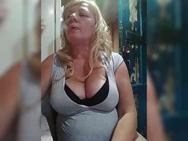 FameLara webcam