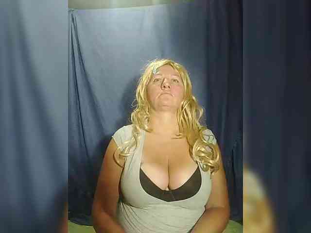 FameLara webcam