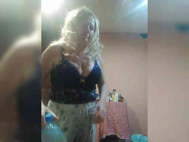 FameLara webcam