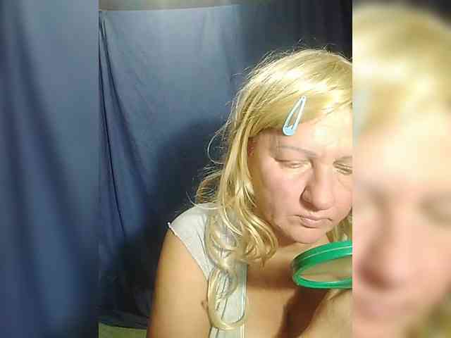 FameLara webcam