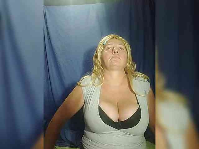 FameLara webcam