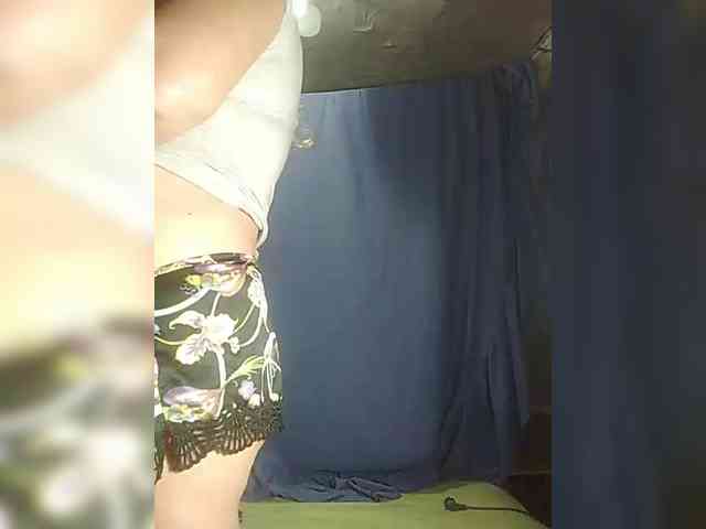 FameLara webcam