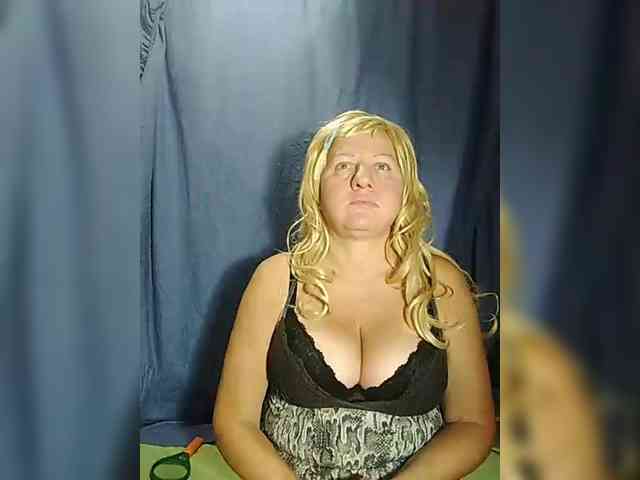 FameLara webcam