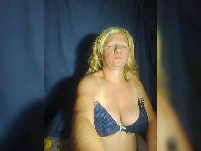 FameLara webcam