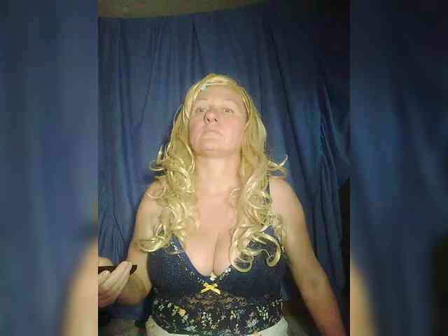 FameLara webcam