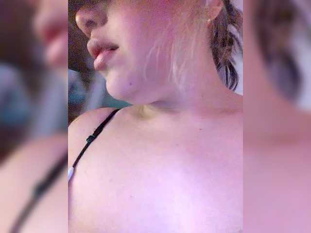 Val-kyrie's BongaCams show and profile