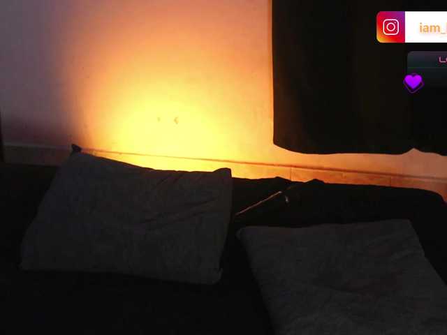 Yourtoybella's BongaCams show and profile