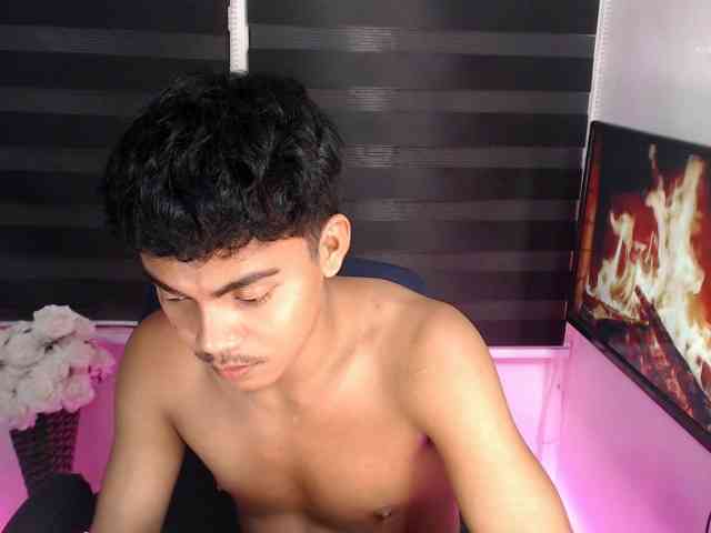 asianboyhunt Live Webcam on BongaCams