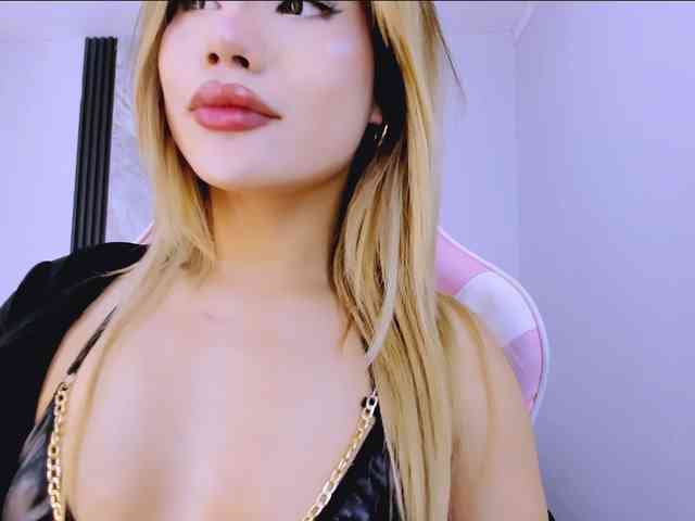 Keendall Live Webcam on BongaCams