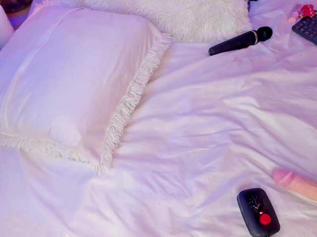 AlisseMiller's BongaCams show and profile