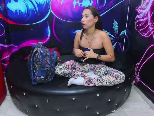 jessi-and-boy's BongaCams show and profile