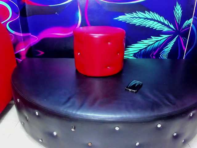 jessi-and-boy's BongaCams show and profile