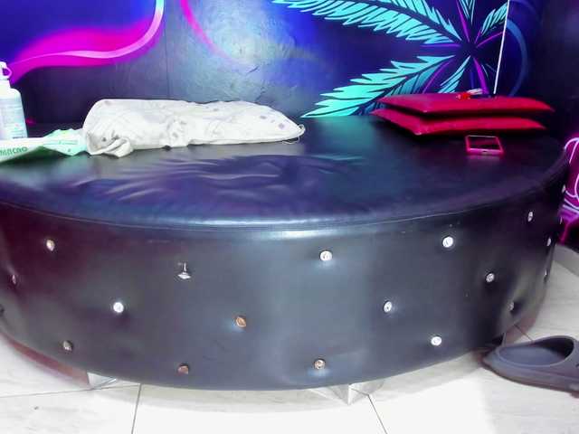 jessi-and-boy's BongaCams show and profile