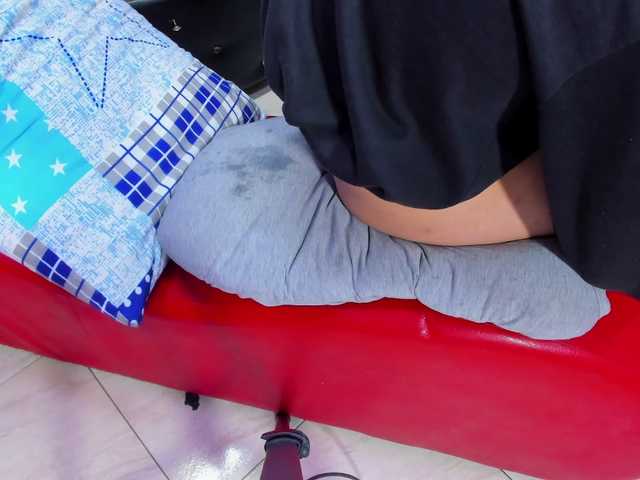 jessi-and-boy's BongaCams show and profile