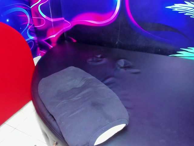 jessi-and-boy's BongaCams show and profile