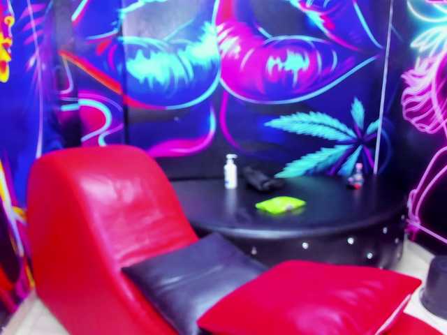 jessi-and-boy's BongaCams show and profile