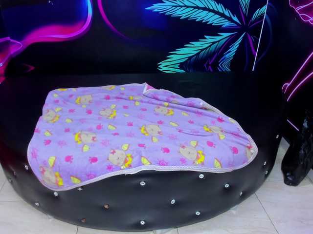 jessi-and-boy's BongaCams show and profile