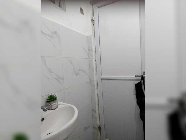 candicelovee's BongaCams show and profile