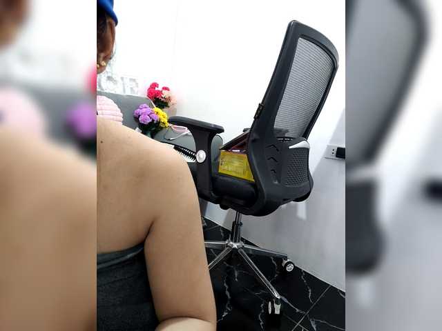 candicelovee's BongaCams show and profile