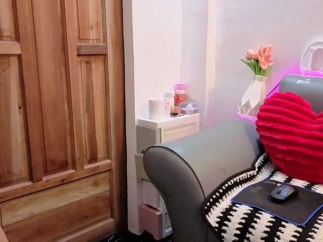 candicelovee's BongaCams show and profile