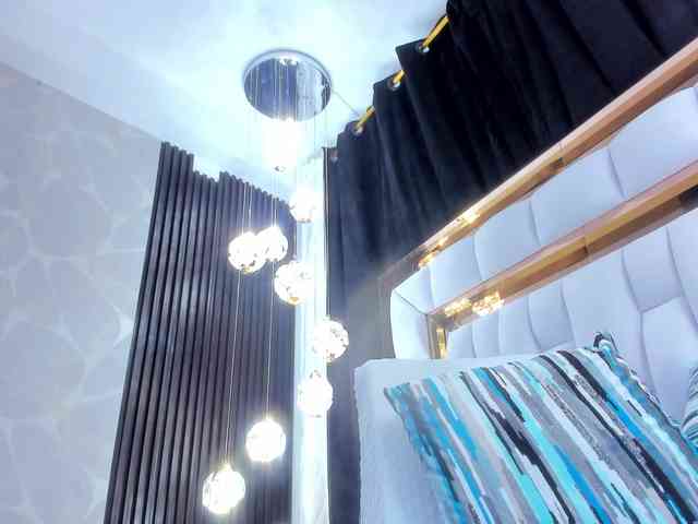 SarayRoyse SarayRoyse