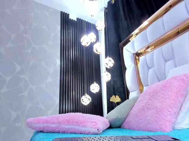 SarayRoyse SarayRoyse