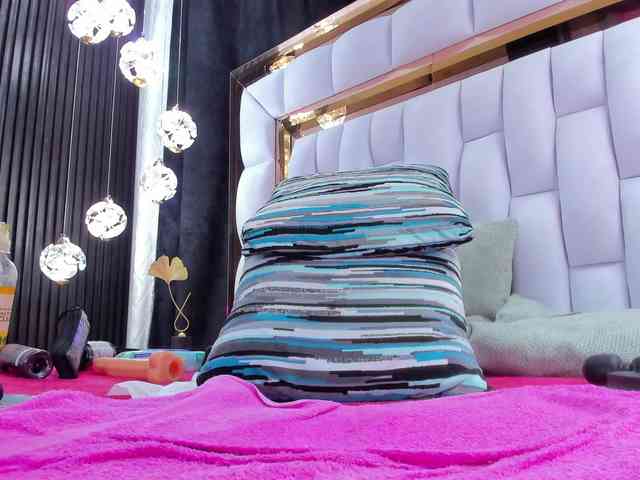 SarayRoyse SarayRoyse