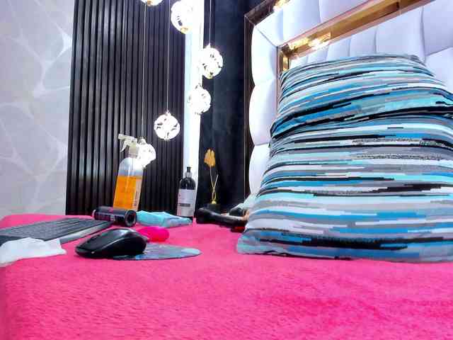 SarayRoyse SarayRoyse