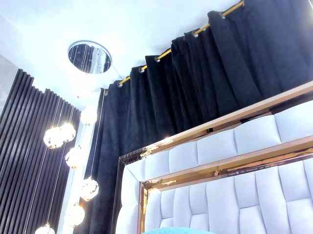 SarayRoyse webcam