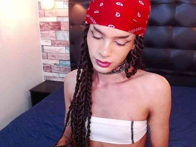 Foxy-Ella Live Webcam on BongaCams